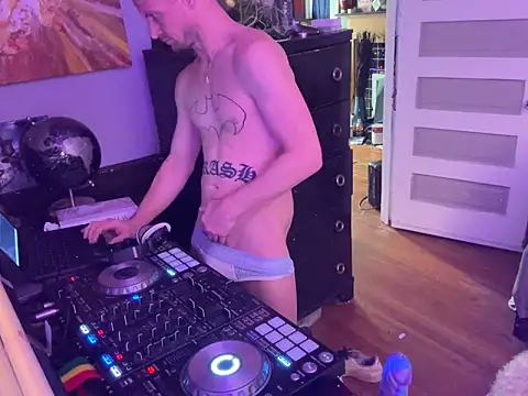 trash4cash online show from November 24, 2025, 6:08 pm