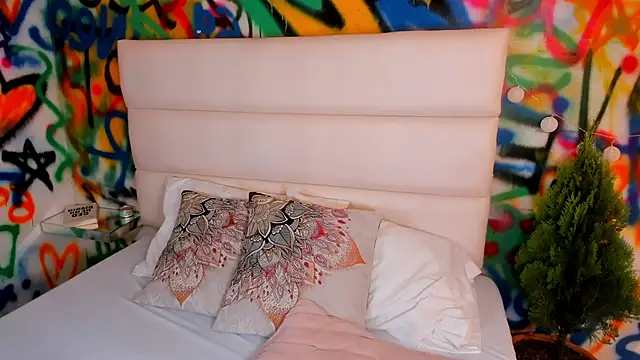 Liana Bernocchi online show from November 16, 2025, 8:57 pm