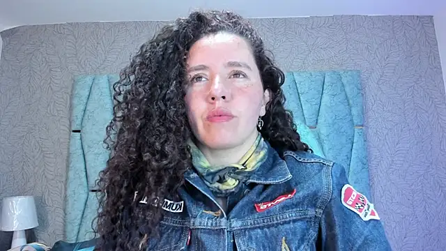 Valeria  soler online show from September 12, 2025, 1:11 pm