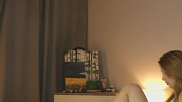 Snapshot of AliceLebel chatting on February 8, 2026, 3:43 pm AliceLebel online show from February 8, 2026, 3:43 pm