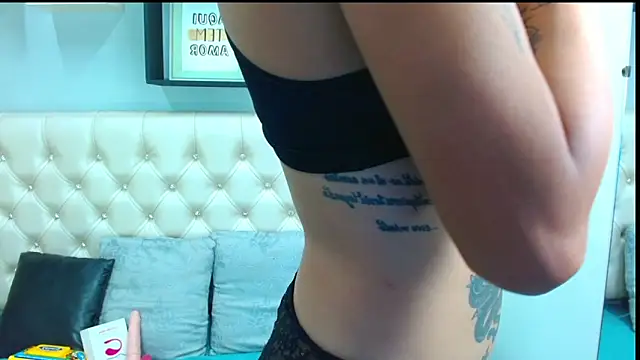 Snapshot of lucia_marks chatting on February 27, 2025, 11:48 pm lucia marks online show from February 27, 2025, 11:48 pm