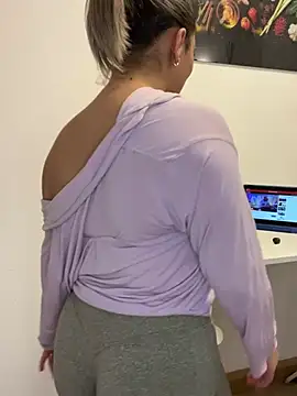 Mia lovee1 online show from December 14, 2024, 12:55 am