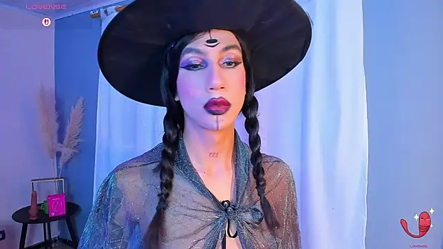 sofiaa grey  online show from October 31, 2025, 1:41 pm