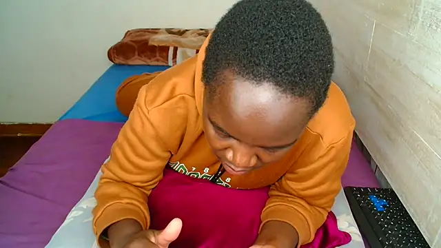 Snapshot of KINKYBLACKDOLL chatting on October 31, 2025, 3:30 pm KINKYBLACKDOLL online show from October 31, 2025, 3:30 pm