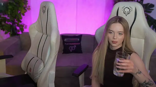 Cassy-Celestial  online show from December 17, 2025, 11:48 am