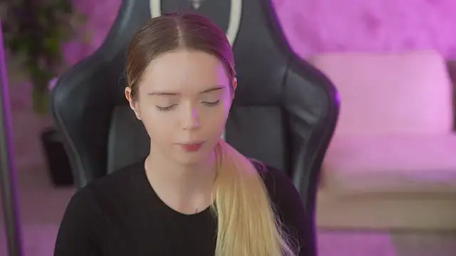 Snapshot of Cassy-Celestial_ chatting on October 24, 2025, 4:11 am Cassy-Celestial online show from October 24, 2025, 4:11 am