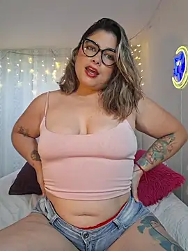 Juliietha servas online show from May 23, 2026, 9:03 pm
