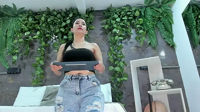 emily hunter12 online show from July 18, 2026, 1:41 pm