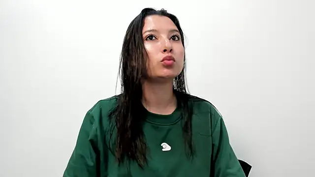 Snapshot of cami-01 chatting on September 29, 2025, 7:52 pm cami-01 online show from September 29, 2025, 7:52 pm