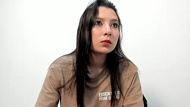 Snapshot of cami-01 chatting on October 15, 2025, 9:01 pm cami-01 online show from October 15, 2025, 9:01 pm