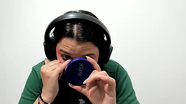 cami-01 online show from December 4, 2025, 9:03 pm