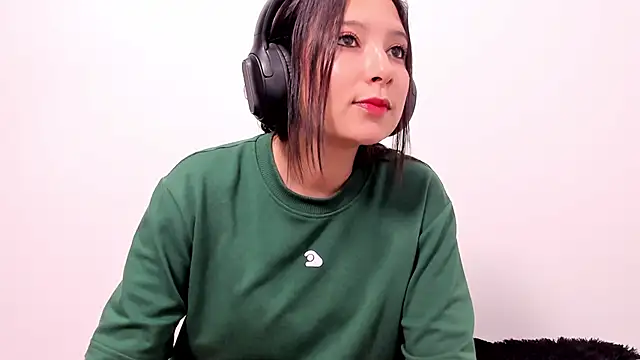 Snapshot of cami-01 chatting on October 11, 2025, 9:05 pm cami-01 online show from October 11, 2025, 9:05 pm