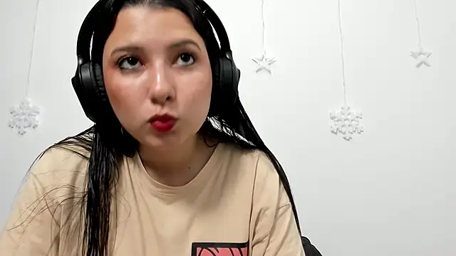 cami-01 online show from December 15, 2025, 8:25 pm