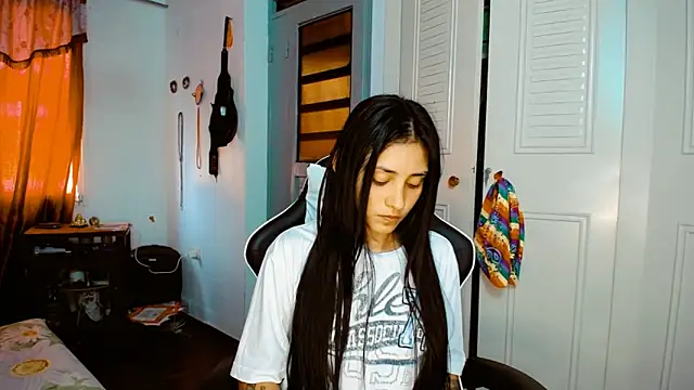 2girlsdream  online show from February 17, 2025, 9:43 pm