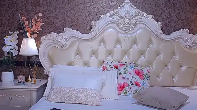 OliveWilson online show from December 19, 2025, 7:44 am