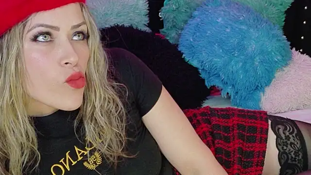 Natalia Montoya online show from December 3, 2025, 1:17 am