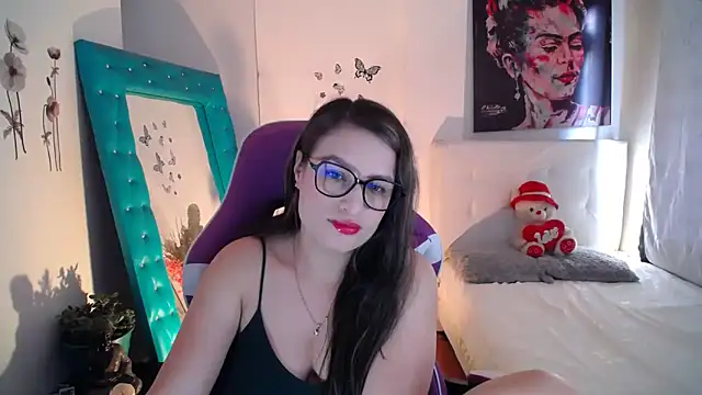 esmeraldaa230 online show from October 4, 2025, 7:59 pm