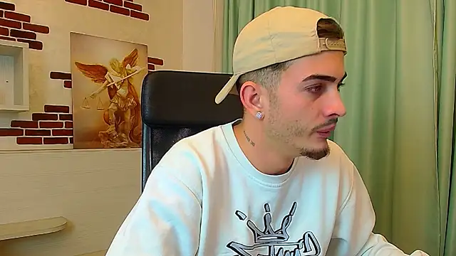 Snapshot of BrandonTate chatting on October 14, 2025, 4:02 am BrandonTate online show from October 14, 2025, 4:02 am