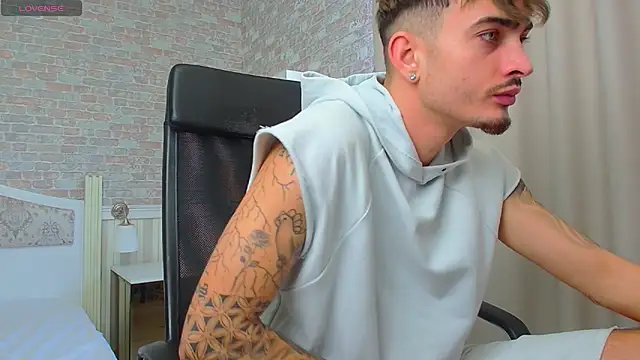 Snapshot of BrandonTate chatting on September 24, 2025, 9:27 am BrandonTate online show from September 24, 2025, 9:27 am