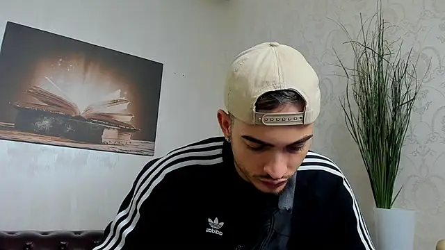 Snapshot of BrandonTate chatting on October 16, 2025, 4:32 am BrandonTate online show from October 16, 2025, 4:32 am