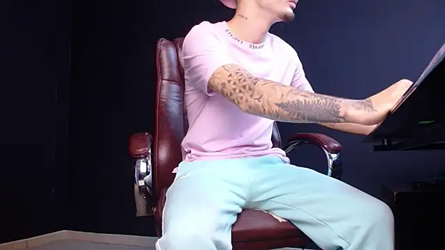 Snapshot of BrandonTate chatting on October 30, 2025, 5:39 am BrandonTate online show from October 30, 2025, 5:39 am