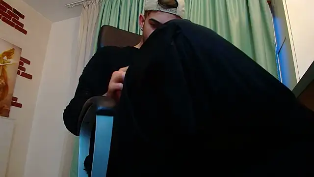 Snapshot of BrandonTate chatting on October 6, 2025, 4:35 am BrandonTate online show from October 6, 2025, 4:35 am