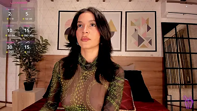 Snapshot of LunaRuso chatting on October 19, 2025, 8:11 pm LunaRuso online show from October 19, 2025, 8:11 pm