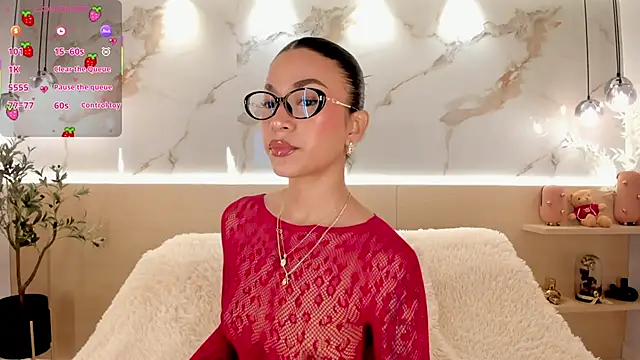 LunaRuso online show from March 7, 2026, 4:56 pm