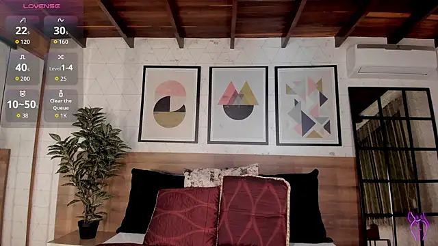 Snapshot of LunaRuso chatting on September 16, 2025, 7:59 pm LunaRuso online show from September 16, 2025, 7:59 pm