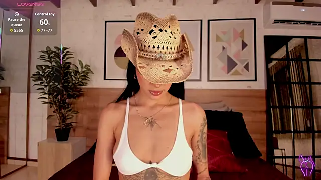 Snapshot of LunaRuso chatting on October 25, 2025, 8:09 pm LunaRuso online show from October 25, 2025, 8:09 pm