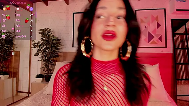 LunaRuso online show from February 7, 2026, 7:44 pm