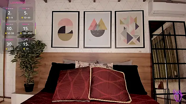 Snapshot of LunaRuso chatting on October 16, 2025, 8:06 pm LunaRuso online show from October 16, 2025, 8:06 pm