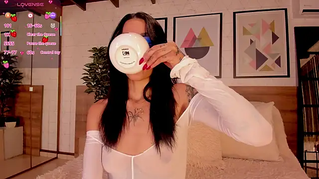 LunaRuso online show from April 12, 2026, 7:39 pm