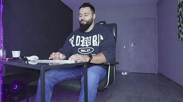 mattmasterss online show from November 19, 2025, 7:19 am