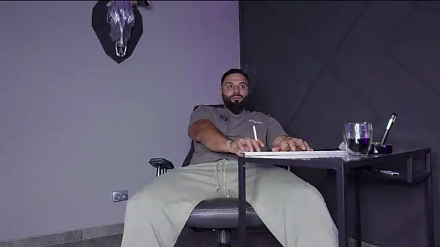 mattmasterss online show from September 25, 2025, 9:43 pm