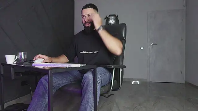 mattmasterss online show from October 11, 2025, 9:49 pm