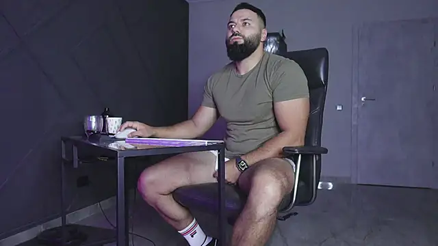 mattmasterss online show from November 10, 2025, 3:44 am