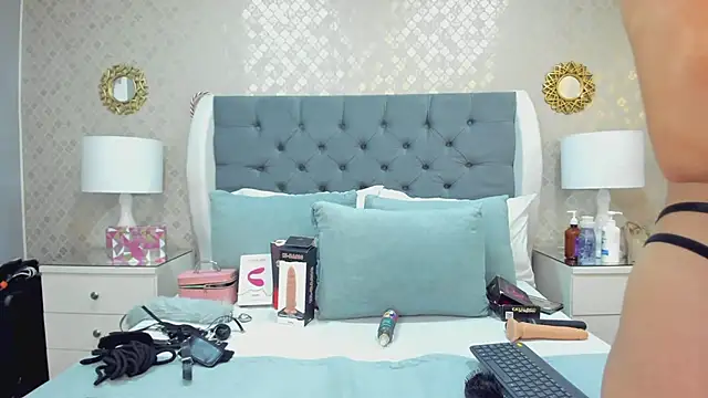 Valeriasaenzz  online show from January 20, 2025, 8:39 pm