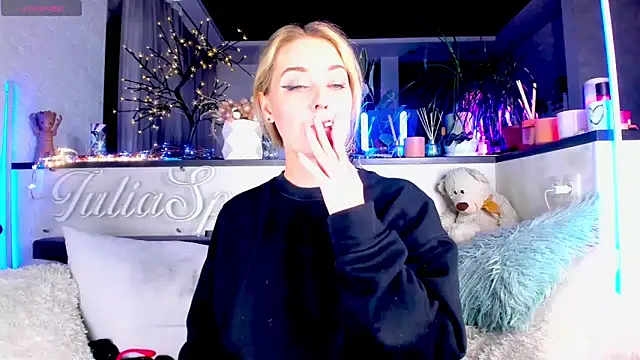  JuliaSpace  online show from December 18, 2024, 10:24 pm