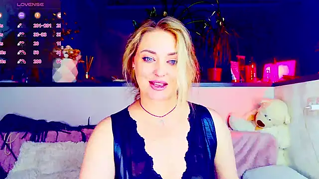  JuliaSpace  online show from June 27, 2026, 6:47 pm