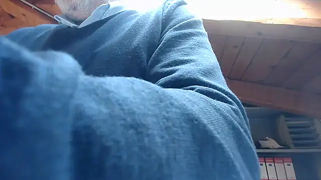 TWENTYONE0021 online show from October 28, 2025, 11:20 am