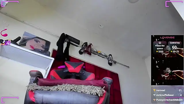 Snapshot of Trixy_star_horney chatting on March 17, 2025, 9:22 am Trixy star horney online show from March 17, 2025, 9:22 am