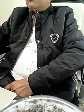 Snapshot of Hot-man39 chatting on February 5, 2025, 12:06 pm Hot-man39 online show from February 5, 2025, 12:06 pm