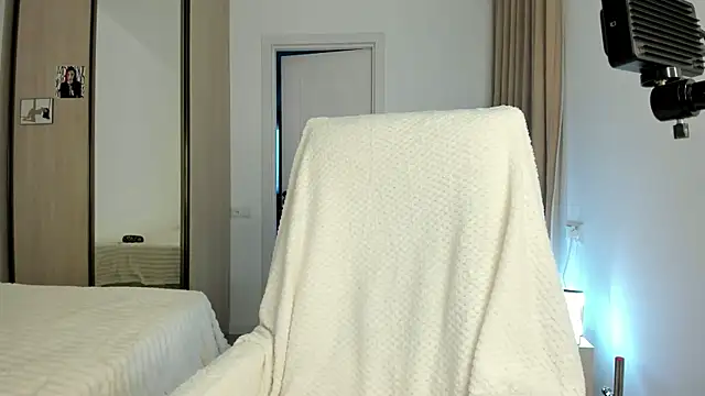 Snapshot of CharlotteWells chatting on November 7, 2025, 1:48 pm CharlotteWells online show from November 7, 2025, 1:48 pm