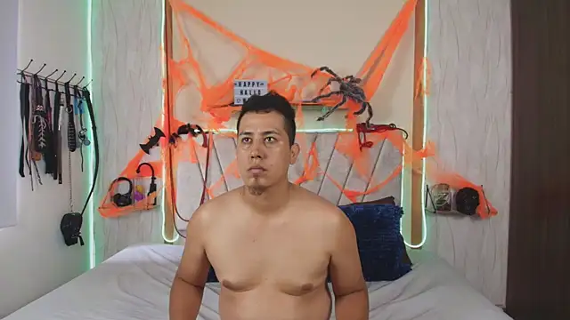 Liana Asaff online show from October 10, 2025, 8:20 pm