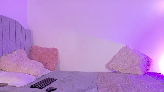 Snapshot of Megannklein chatting on February 17, 2026, 3:37 am Megannklein online show from February 17, 2026, 3:37 am