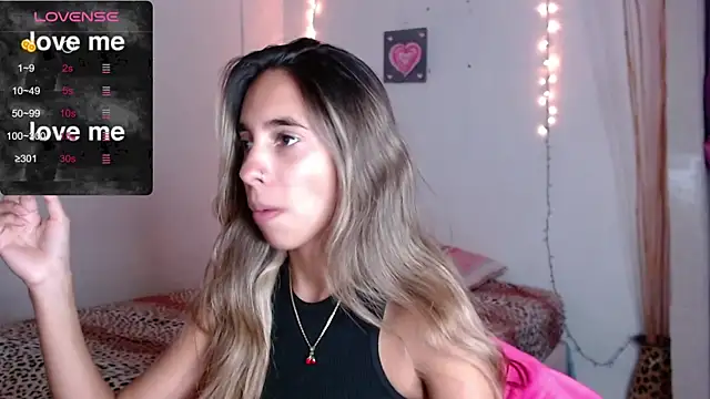 Snapshot of MitchWilson1 chatting on October 16, 2025, 10:29 pm MitchWilson1 online show from October 16, 2025, 10:29 pm