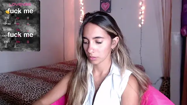 Snapshot of MitchWilson1 chatting on October 17, 2025, 10:22 pm MitchWilson1 online show from October 17, 2025, 10:22 pm