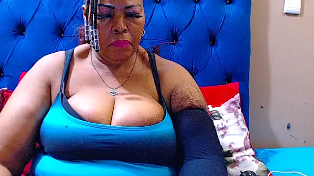 Snapshot of ebonycandy10 chatting on September 17, 2025, 7:10 am ebonycandy10 online show from September 17, 2025, 7:10 am