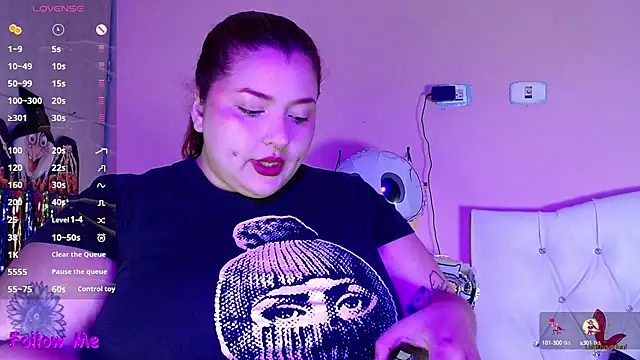 Snapshot of HECATE_23 chatting on October 22, 2025, 1:21 pm HECATE 23 online show from October 22, 2025, 1:21 pm